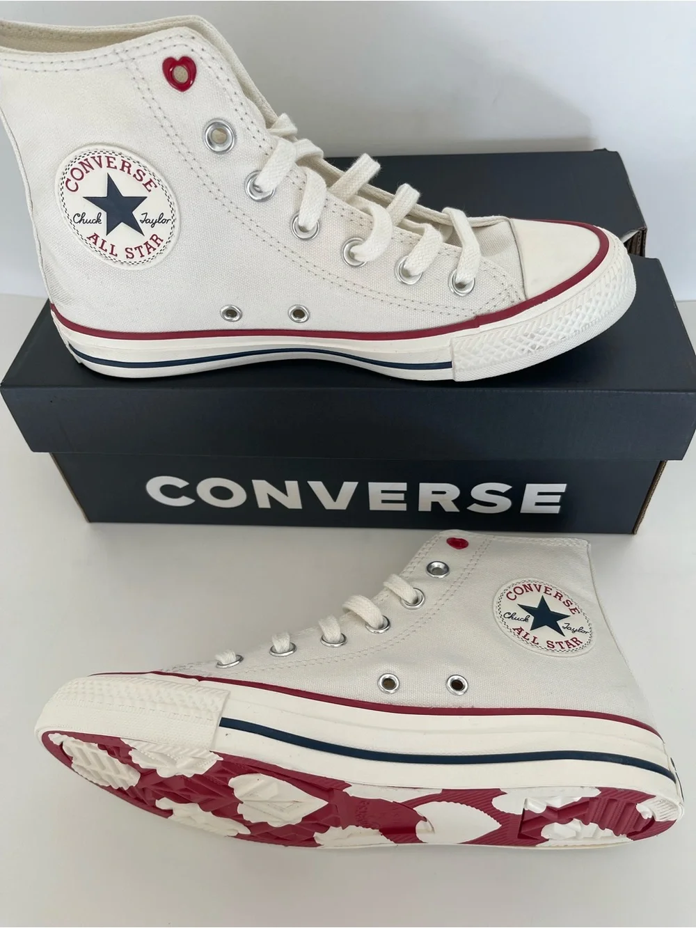 Converse Chuck Taylor All Star High top Women 6.5 Hearts style A19055C NIB